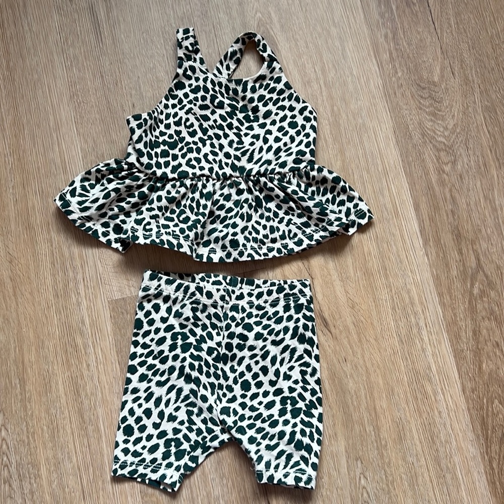 Leopard baby gap 2 piece set 6-12 months